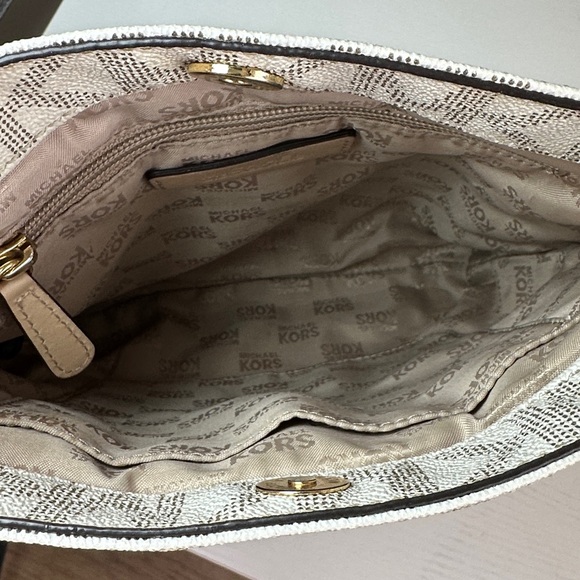 Michael Kors Cream and Gold Crossbody Bag - Picture 5 of 9